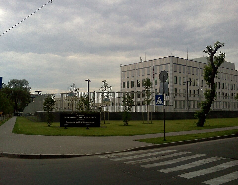 Посольство США покинуло Київ? В МЗС України дали відповідь
